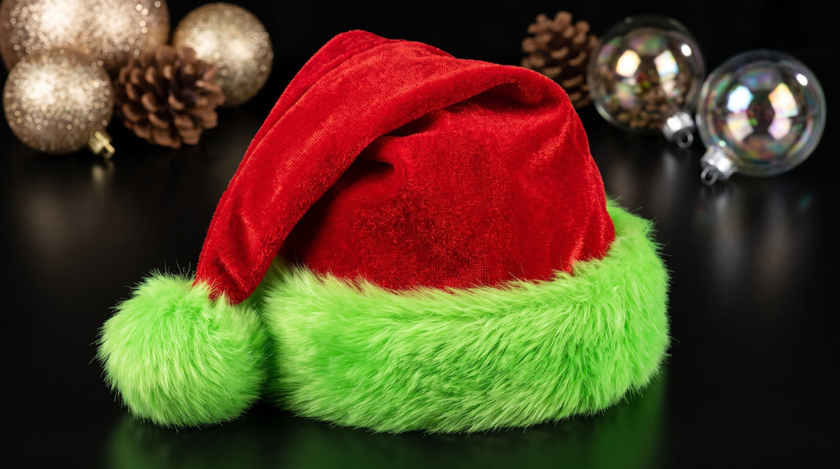 Unisex Holiday Cheer Christmas Hat – Plush Red Velvet & Grinch-Green Furry Trim Santa Cap for Festive Parties & Holiday Photos